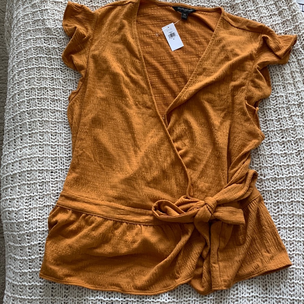 NWT BR Crinkle Wrap Flutter Top